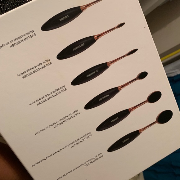 Makeup Bundle - Picture 8 of 8